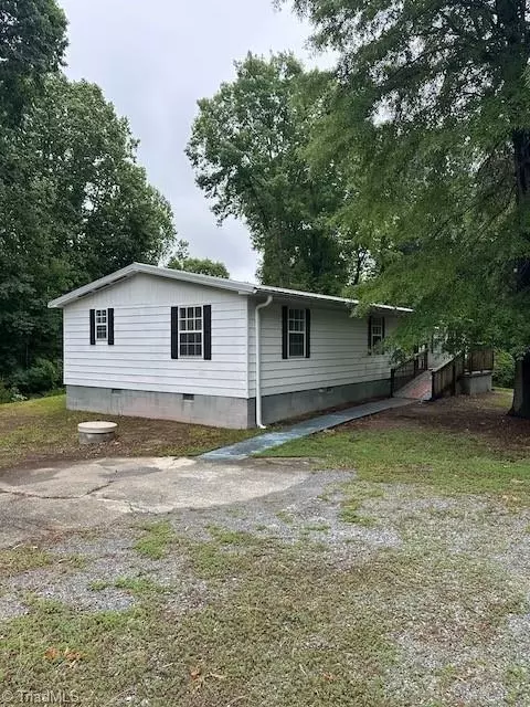 232 Chateau Forest Dr, Clemmons, NC 27012