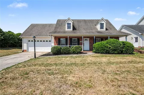 698 Retford Park Ln, Kernersville, NC 27284