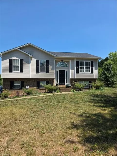 7625 Stonewell Ln, Tobaccoville, NC 27050