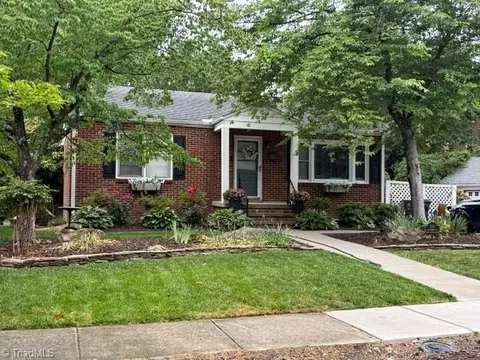 110 Mayflower Dr, Greensboro, NC 27403