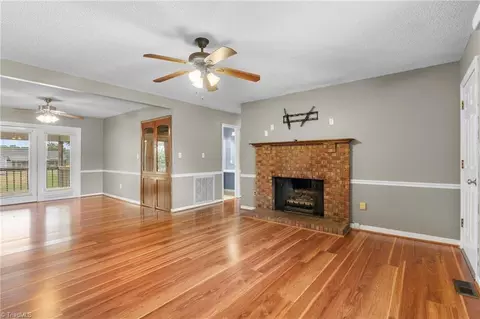 Living - 6754 Rosewood Dr, Trinity, NC 27370 photo 4 of 7