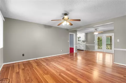 Living - 6754 Rosewood Dr, Trinity, NC 27370 photo 6 of 7