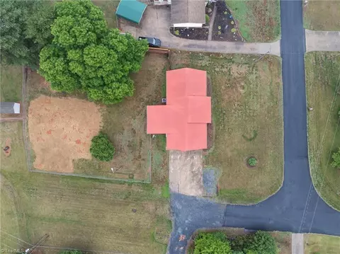 View/Area - 6754 Rosewood Dr, Trinity, NC 27370 photo 4 of 7