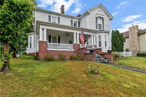 519 Maple St, Mount Airy, NC 27030