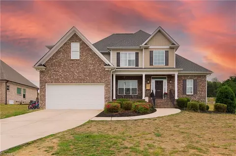7614 Sir William Dr, Kernersville, NC 27284