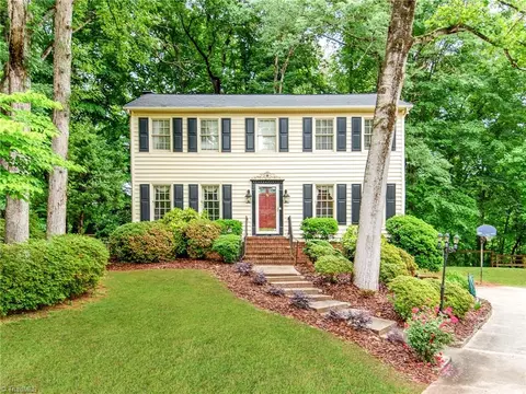 5812 Luxbury Ct, Winston Salem, NC 27104