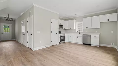 Entry Way - 217 Lansdowne St, High Point, NC 27262 photo 4 of 6