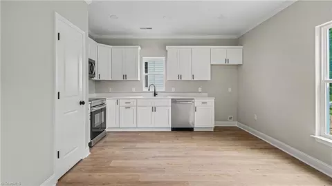 Entry Way - 217 Lansdowne St, High Point, NC 27262 photo 2 of 6