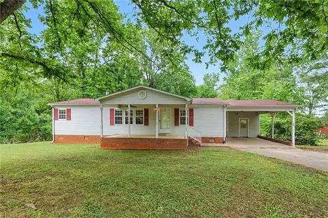 194 3rd St W, Denton, NC 27239