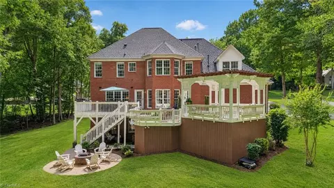8508 Rosedale Dr, Oak Ridge, NC 27310