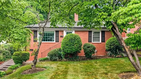 214 Mayflower Dr, Greensboro, NC 27403