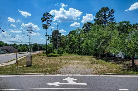 4201 Braddock Rd, High Point, NC 27265 photo 3