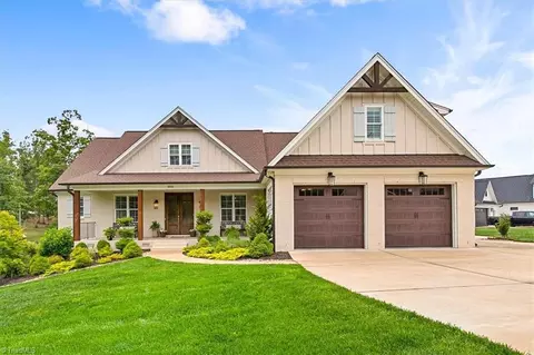8005 Honkers Hollow Dr, Stokesdale, NC 27357