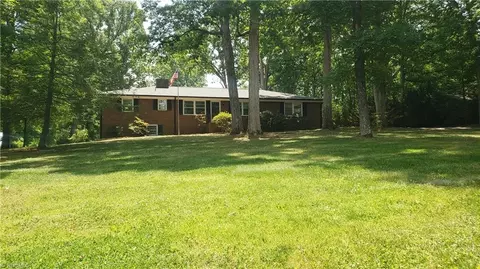 7950 Holly Grove Rd E, Thomasville, NC 27360