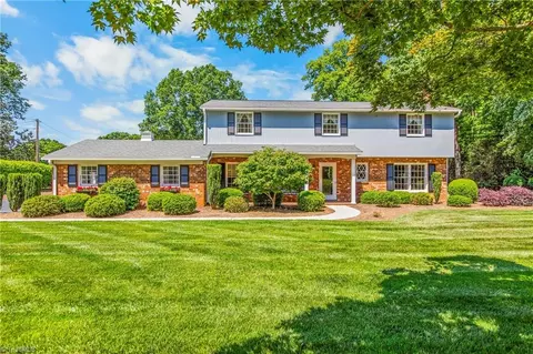 3897 Woodview Dr, Winston Salem, NC 27106