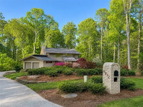 6832 Colonial Club Dr, Thomasville, NC 27360