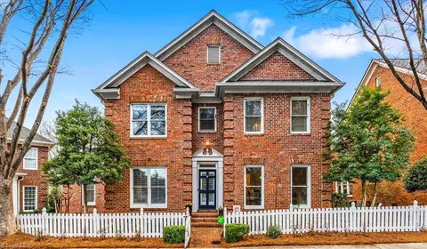 14 Checkerberry Sq, Greensboro, NC 27455