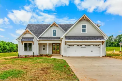 184 Armsworthy Rd, Advance, NC 27006