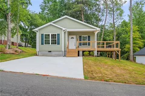 4160 Moat Dr, Winston Salem, NC 27101