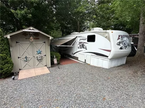 114 Oak St, New London, NC 28127