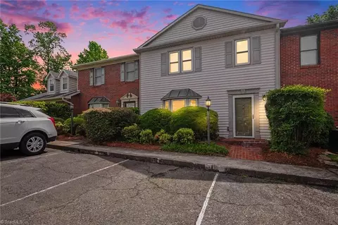 903 Park Place Dr, Kernersville, NC 27284