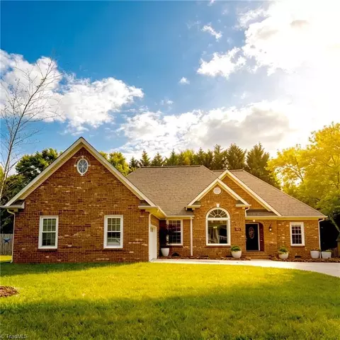 936 George Place Dr, Kernersville, NC 27284