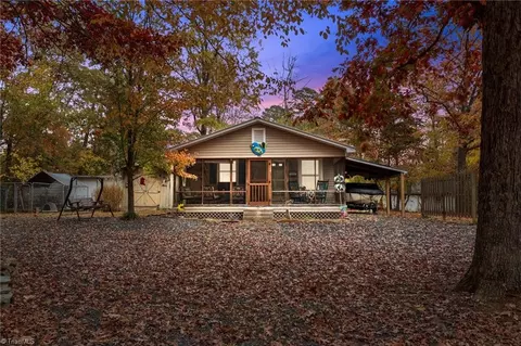 114 Dogwood Dr, New London, NC 28127