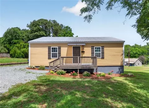 318 5th St, Siler City, NC 27344