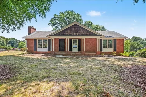 671 Dover Dr, Winston Salem, NC 27104