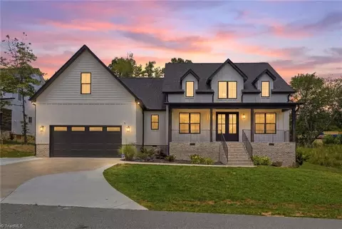 7606 Monty Dr, Kernersville, NC 27284