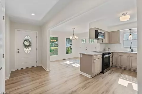Entry Way - 119 Brandon Ln, Trinity, NC 27370 photo 1 of 5