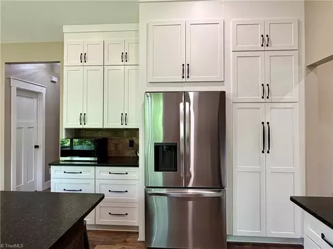Kitchen - 128 Arrowood Ln, Harmony, NC 28634 photo 5 of 9