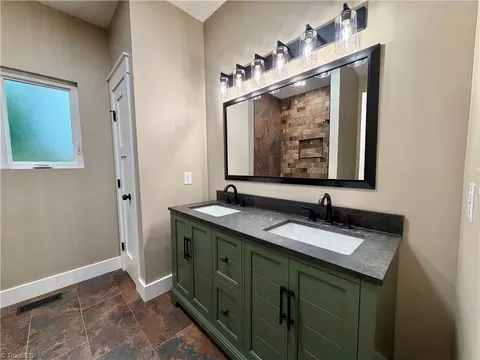 Bath - 128 Arrowood Ln, Harmony, NC 28634 photo 3 of 4