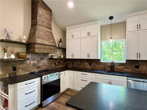 Kitchen - 128 Arrowood Ln, Harmony, NC 28634 photo 8 of 9