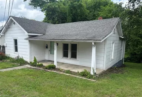 322 Hadley St, Mount Airy, NC 27030
