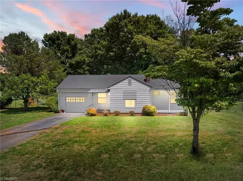 919 Alice Dr, Thomasville, NC 27360