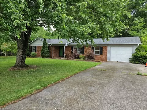 214 Mountainbrook Dr, King, NC 27021