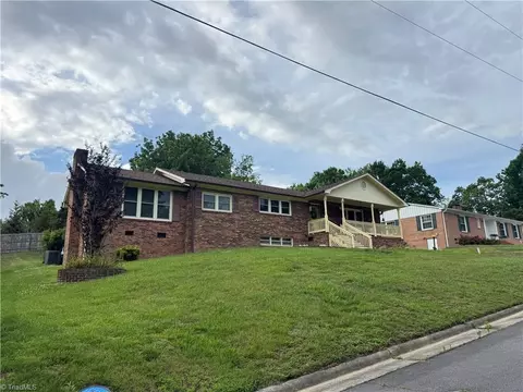 251 Church St E, Mount Airy, NC 27030