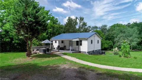 501 Melba Ln, Winston Salem, NC 27107