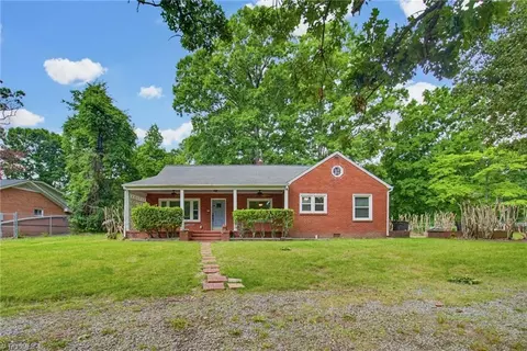 319 Dogwood Cir, High Point, NC 27260