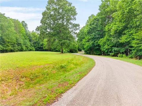 7436 Chaseford Rd, Liberty, NC 27298