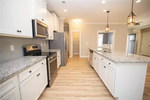 Entry Way - 109 Silver Maple Dr, King, NC 27021 photo 2 of 7