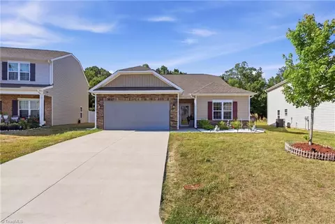 877 Sage Hill Dr, Jamestown, NC 27282