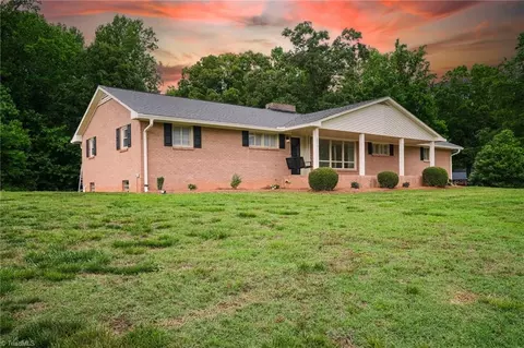 2475 Rowe Rd, Lexington, NC 27295