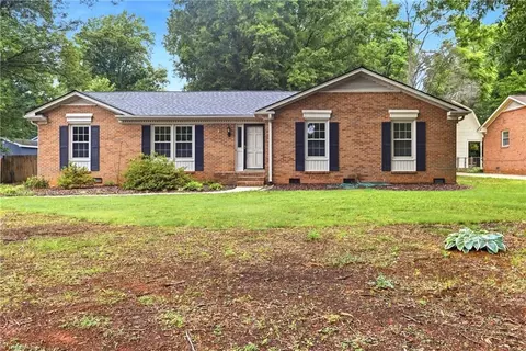 5010 Ellenwood Dr, Greensboro, NC 27410