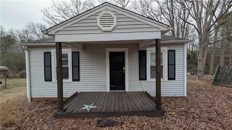 1910 Old Farmer Rd, Asheboro, NC 27205