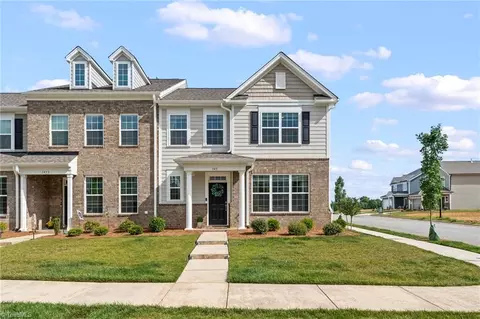 1411 Springvale Hill Dr, Kernersville, NC 27284