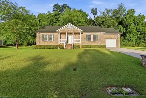 726 Cypress Hill Dr, Eden, NC 27288