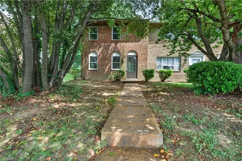 3919 Colony Sq #A, Greensboro, NC 27407