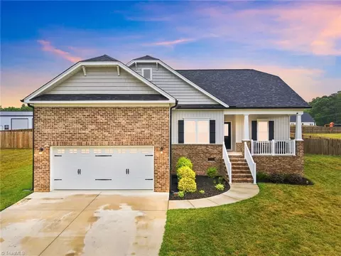 4811 Lord Andrews Pl, Liberty, NC 27298